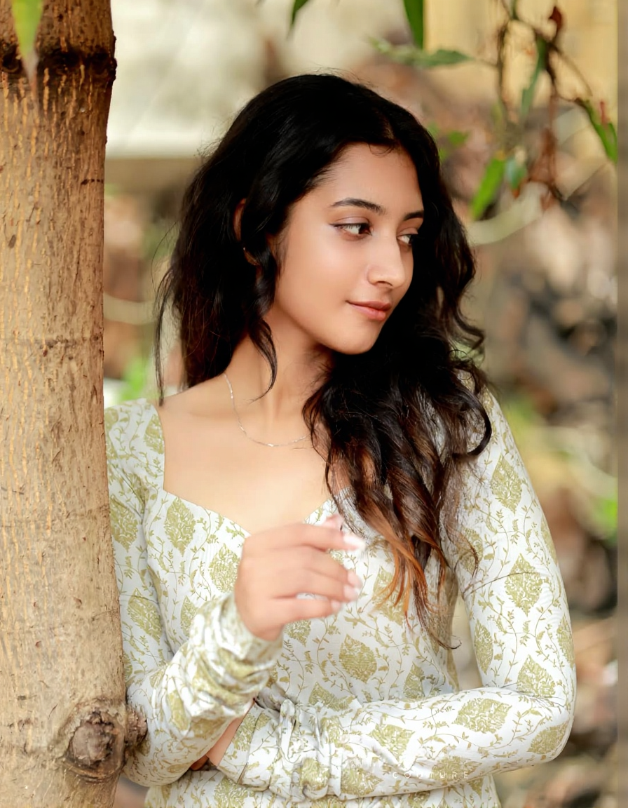 Cream Sandle Kurti - Front Neckline View