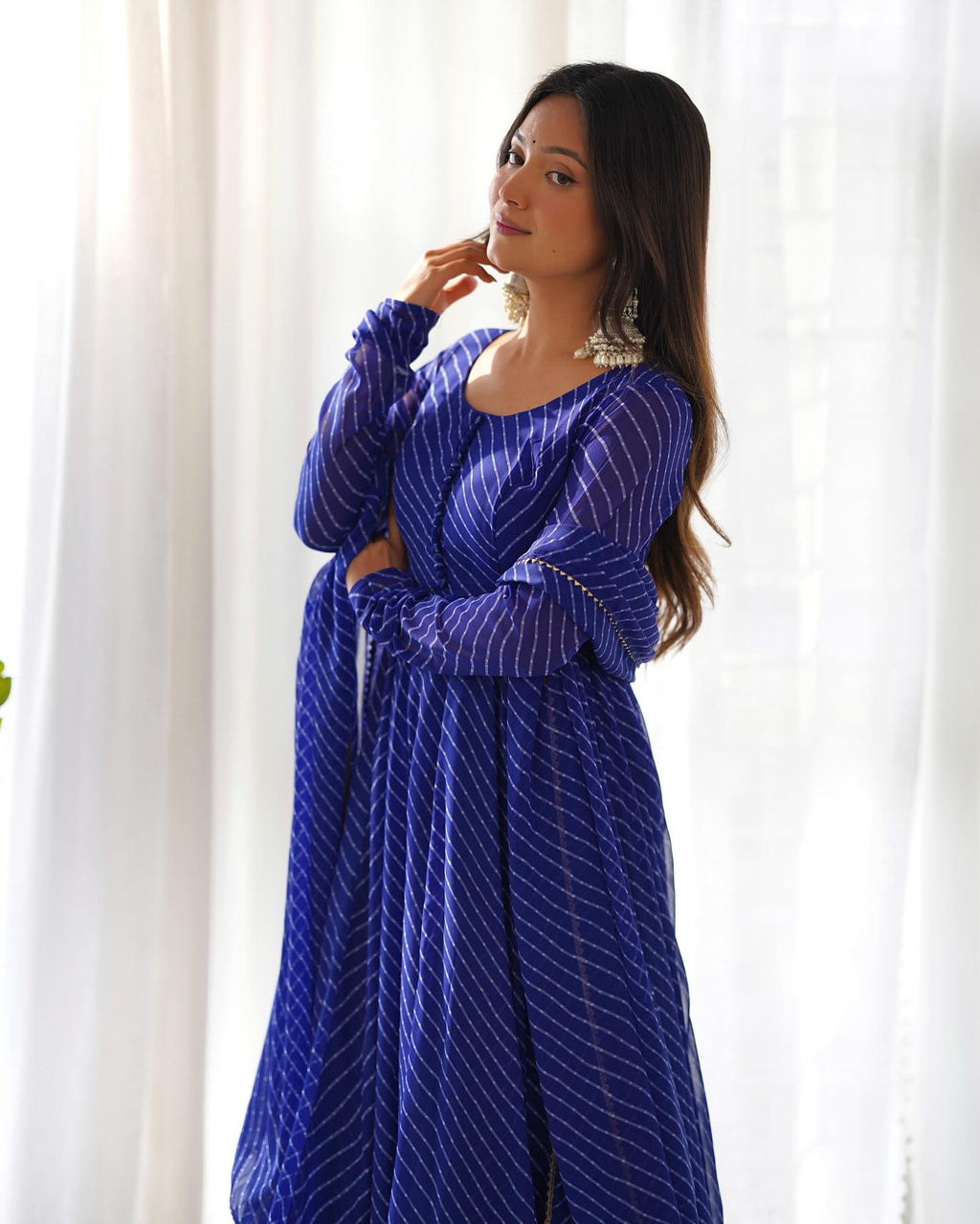 Close-up of contrasting stripes and neckline